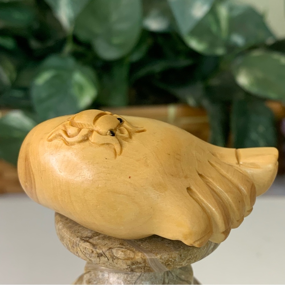Vintage Netsuke Human Foot With Spider Carving Boxwood Hand Carved Figurine 2.5" - Picture 5 of 16